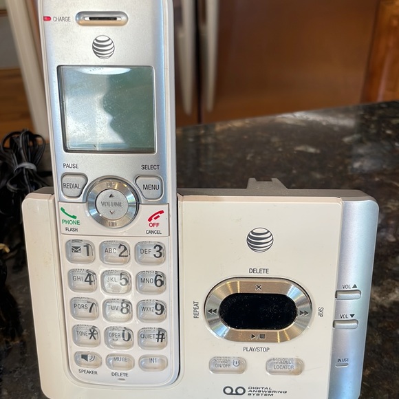 AT&T 2 Handset Cordless Phone with Answering System - Picture 11 of 11